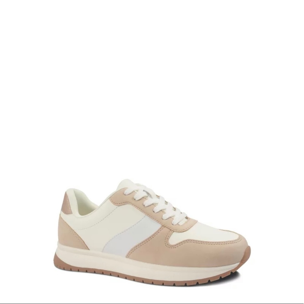 Casual sneakers